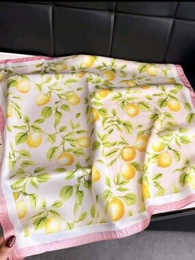 Beautiful Lemon Decor 🍋 Scarf NEW